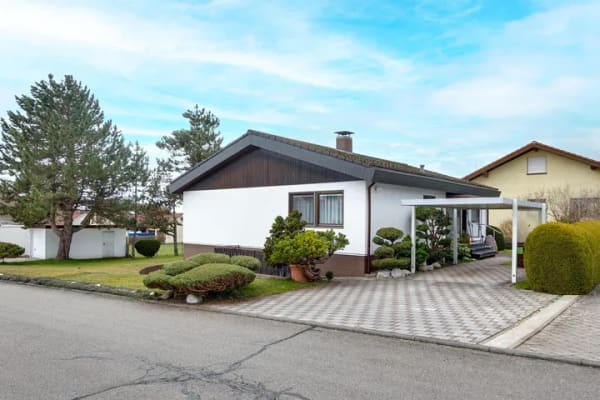 Immobilie in Westerheim - Wohnkomfort und Flexibilität: Bungalow mit Einliegerwohnung in Westerheim - Bild 0