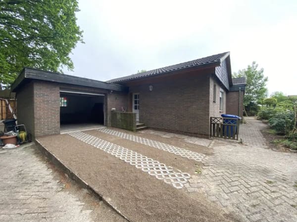 Immobilie in Edewecht - Sanierungsfähiger Bungalow in Sackgassenlage mit großzügigem Grundstück - Bild 1