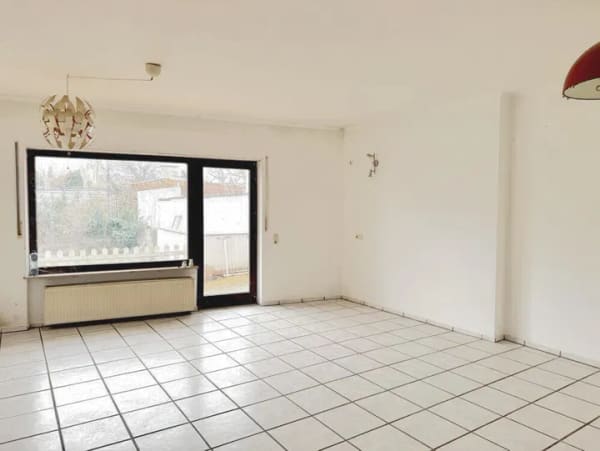 Immobilie in Altlußheim - Sofort bezugsfrei - Gut geschnittene Erdgeschosswohnung in zentraler Lage Altlußheims - Bild 1