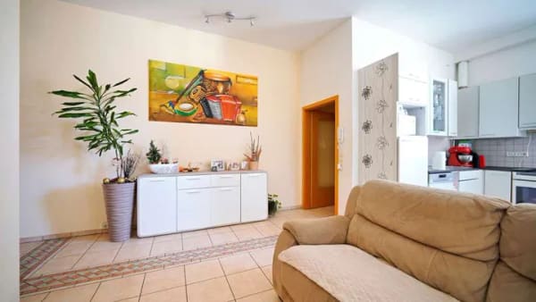 Immobilie in Gemmrigheim - Vermietete 3-Zimmer-Wohnung mit Balkon, TG-Stellplatz & Mietsteigerungsmöglichkeit - Bild 1