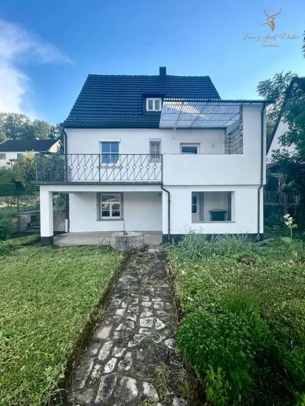 Immobilie in Ochsenfurt - Freistehendes Einfamilienhaus in Mainnähe mit Blick in die Weinberge in Goßmannsdorf - Bild 1