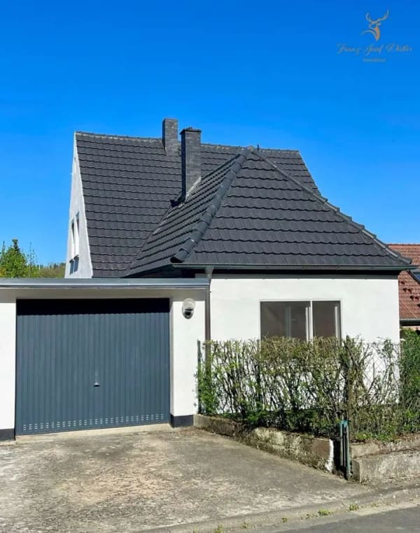 Immobilie in Ochsenfurt - Freistehendes Einfamilienhaus in Mainnähe mit Blick in die Weinberge in Goßmannsdorf - Bild 2