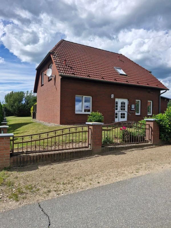 Immobilie in Upahl - Gepflegtes Einfamilienhaus mit 7 Zimmern in ruhiger Lage von Naschendorf - Bild 1