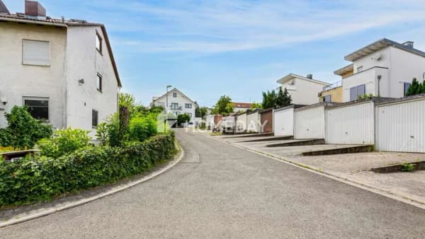 Immobilie in Essenheim - Modernisiertes Reihenmittelhaus mit 6 Zimmern, Garten, Terrasse, Garage und viel Platz in Essenheim - Bild 4