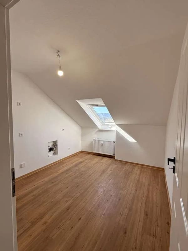 Immobilie in Bürgstadt - Helle sanierte Dachgeschosswohnung in den Bürgstadt Hills - einzigartige Aussicht - Bild 2