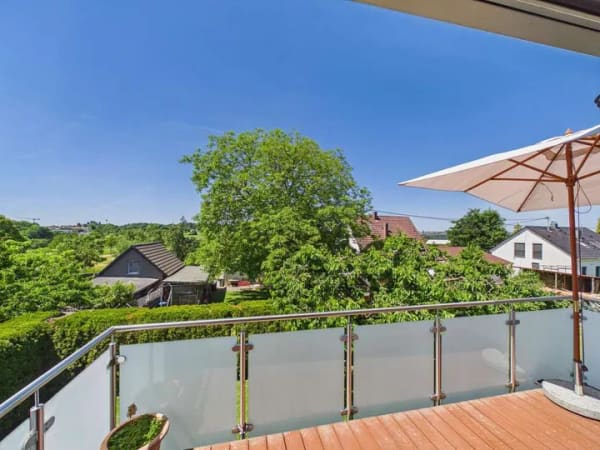 Immobilie in Baltmannsweiler - Ihr neues Zuhause: Bezugsfreie 3-Zimmer-Wohnung mit Balkon und Carport! - Bild 0
