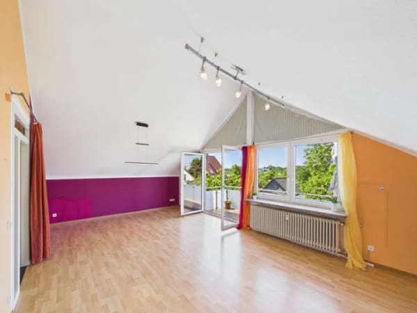 Immobilie in Baltmannsweiler - Ihr neues Zuhause: Bezugsfreie 3-Zimmer-Wohnung mit Balkon und Carport! - Bild 2