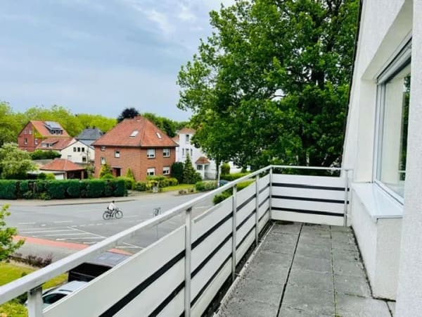 Immobilie in Gütersloh - Gut aufgeteilte DG-ETW mit sonnigem Balkon 33332 Gütersloh-Kattenstroth - Bild 2