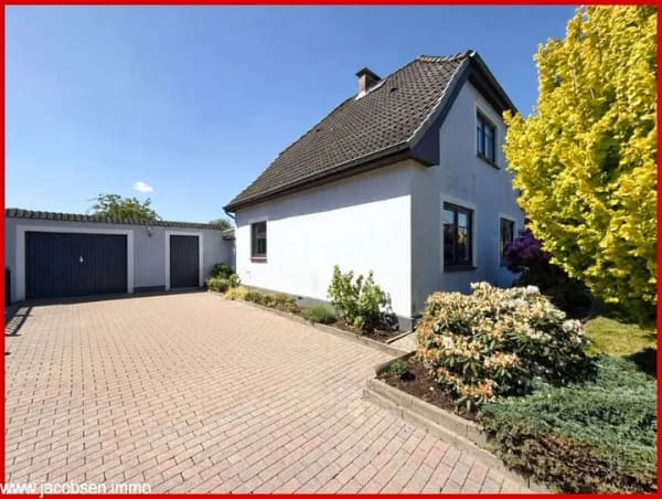 Immobilie in Busdorf - Modernisiertes Familienglück mit Gartenidylle und Blick auf die Wildwiese - Bild 1