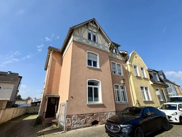 Immobilie in Eltville am Rhein - „Kapital & Zuhause“
Modernisiertes 3-Familienhaus
in zentraler Lage von Eltville - Bild 0