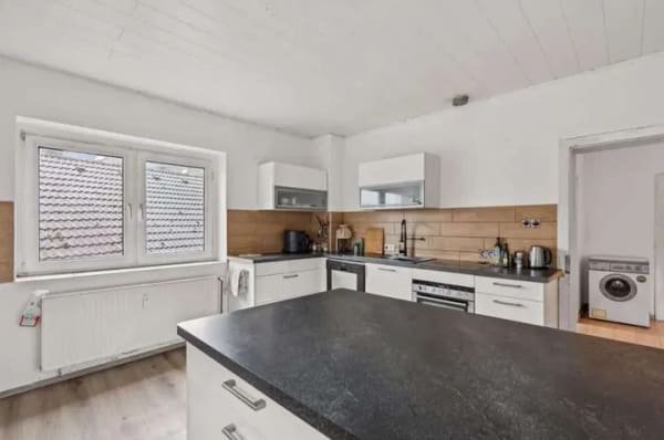 Immobilie in Rheurdt - Gepflegtes Mehrfamilienhaus in zentraler Wohnlage von Rheurdt  - MIT GUTER RENDITE  - - Bild 1