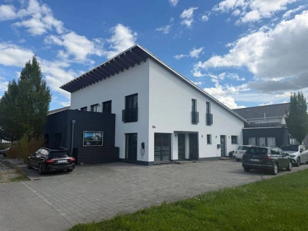 Immobilie in Kirchroth - Wohnen. Arbeiten. Leben. | Außergewöhnliches Anwesen mit 351 m² Maisonette, 128,28 m² Büro, Pool & SPA - Bild 0