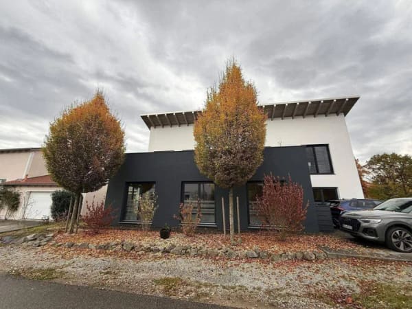 Immobilie in Kirchroth - Wohnen. Arbeiten. Leben. | Außergewöhnliches Anwesen mit 351 m² Maisonette, 128,28 m² Büro, Pool & SPA - Bild 2