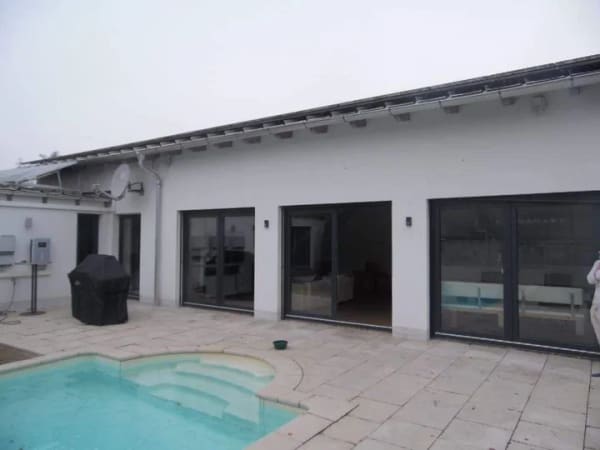 Immobilie in Kirchroth - Wohnen. Arbeiten. Leben. | Außergewöhnliches Anwesen mit 351 m² Maisonette, 128,28 m² Büro, Pool & SPA - Bild 3