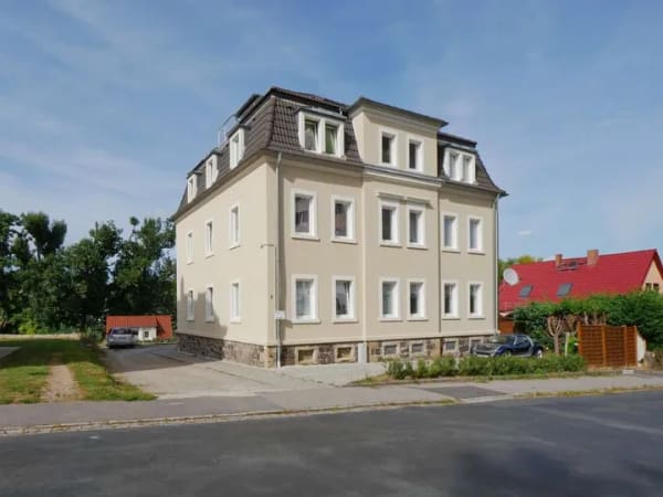 Immobilie in Freital - Balkon - Laminat - Kamin - Wanne/Dusche - Gäste-WC - 2 Stellplätze - 4 Zimmer Wohnung Freital kaufen - Bild 0