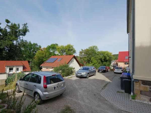 Immobilie in Freital - Balkon - Laminat - Kamin - Wanne/Dusche - Gäste-WC - 2 Stellplätze - 4 Zimmer Wohnung Freital kaufen - Bild 3