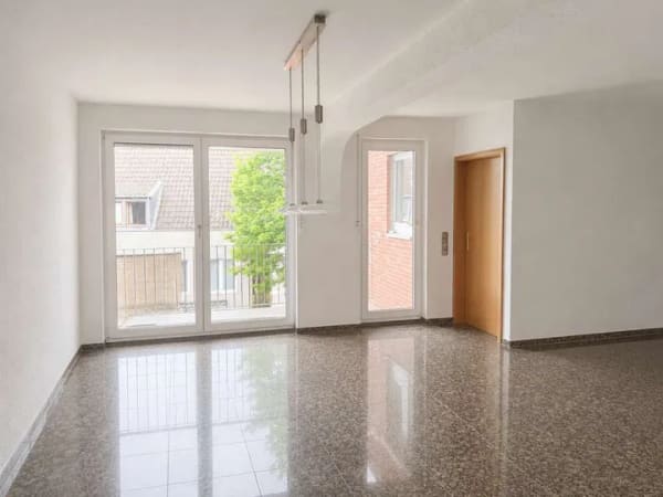 Immobilie in Pulheim - 3-Zimmer-Wohnung im Zentrum von Pulheim, Aufzug, 2 Balkone, TG-Stellplatz, 5,11% Mietrendite - Bild 2