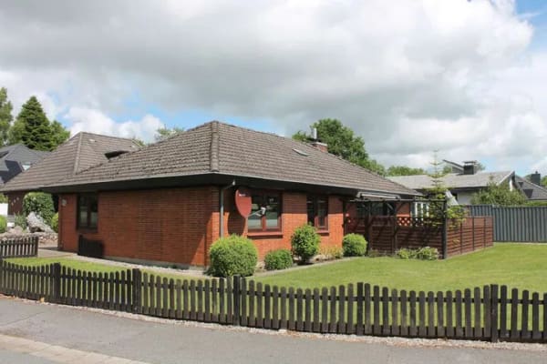Immobilie in Breklum - Gestaltungsfähiger Bungalow-Klassiker am ruhigen Ortsrand - Bild 2