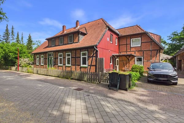 Immobilie in Südheide - Teilsaniertes Mehrfamilienhaus mit 5 Wohnungen und XL Grundstück - Bild 0