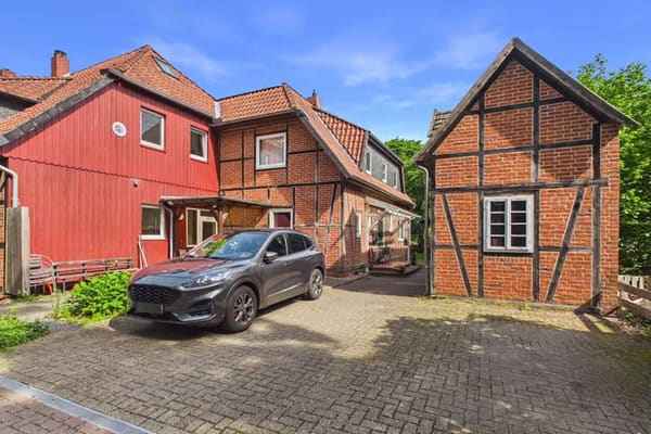 Immobilie in Südheide - Teilsaniertes Mehrfamilienhaus mit 5 Wohnungen und XL Grundstück - Bild 1