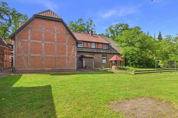 Immobilie in Südheide - Teilsaniertes Mehrfamilienhaus mit 5 Wohnungen und XL Grundstück - Bild 3