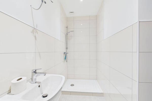 Immobilie in Südheide - Teilsaniertes Mehrfamilienhaus mit 5 Wohnungen und XL Grundstück - Bild 4