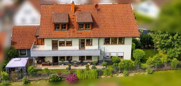 Immobilie in Leinach - ++Einfamilienwohnhaus mit Einliegerwohnung in Leinach - gut vermietet++ - Bild 0