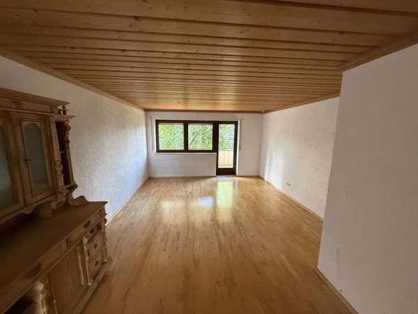Immobilie in Gilching - Schöne 4-Zimmer Wohnung in attraktiver Lage in Gilching mit Blick ins Grüne - Bild 2