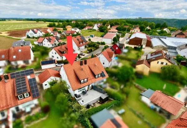 Immobilie in Berg b.Neumarkt i.d.OPf. - Großzügige Doppelhaushälfte in traumhafter Lage mit Platz für die ganze Familie - Bild 1