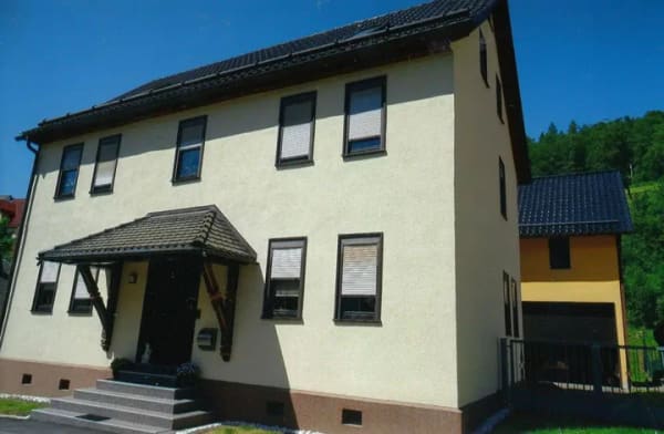 Immobilie in Steinbach-Hallenberg - Modernes Wohnhaus in Stadtrandlage Steinbach-Hallenberg-Wohnen im Grünen-Kaufen und Einziehen !!  - Bild 1