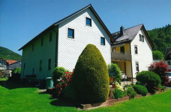 Immobilie in Steinbach-Hallenberg - Modernes Wohnhaus in Stadtrandlage Steinbach-Hallenberg-Wohnen im Grünen-Kaufen und Einziehen !!  - Bild 2