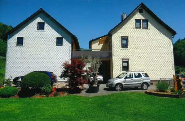 Immobilie in Steinbach-Hallenberg - Modernes Wohnhaus in Stadtrandlage Steinbach-Hallenberg-Wohnen im Grünen-Kaufen und Einziehen !!  - Bild 3