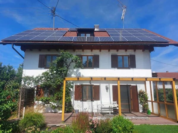Immobilie in Westerheim - vielseitiges Mehr-Generationenhaus für bis zu 3 Familien mit 2 Gärten und 2 Balkonen - Bild 0