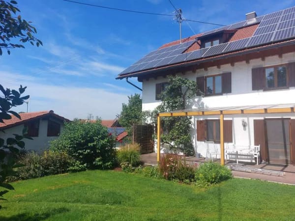 Immobilie in Westerheim - vielseitiges Mehr-Generationenhaus für bis zu 3 Familien mit 2 Gärten und 2 Balkonen - Bild 2