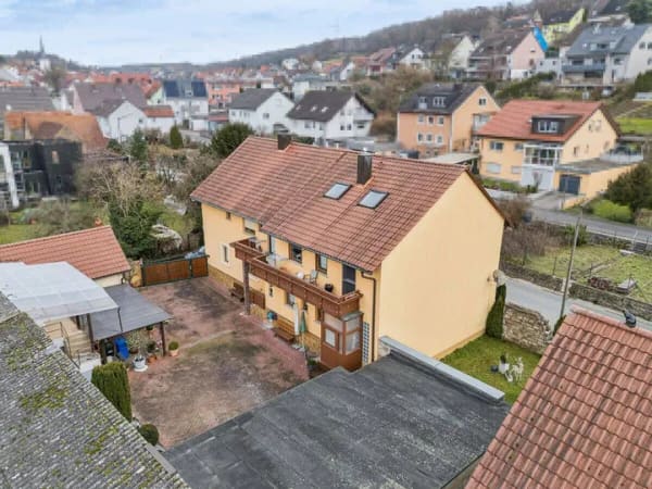 Immobilie in Theilheim - Solides Zweifamilienhaus im Würzburger Einzugsgebiet - viel Wohnraum, flexible Nutzung, Doppelgarage - Bild 3