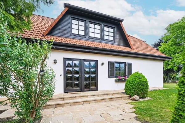 Immobilie in Altlandsberg - Exclusives Familienhaus in begehrter Grünlage 6 Zimmer, Keller, Kamin, Sauna und Traumgarten !!!!!! - Bild 0