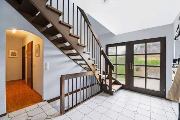 Immobilie in Altlandsberg - Exclusives Familienhaus in begehrter Grünlage 6 Zimmer, Keller, Kamin, Sauna und Traumgarten !!!!!! - Bild 3