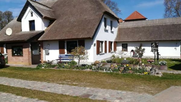 Immobilie in Ahrenshoop - Ahrenshoop: Leeres Einfamilienhaus mit ca. 250 m² und 550 m² Grundstück per SOFORT zu VERKAUFEN - Bild 0
