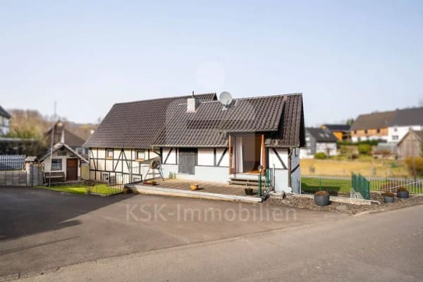 Immobilie in Engelskirchen - Zweifamilienhaus mit einer Wohn-und Nutzfläche von 230 Quadratmetern! - Bild 0