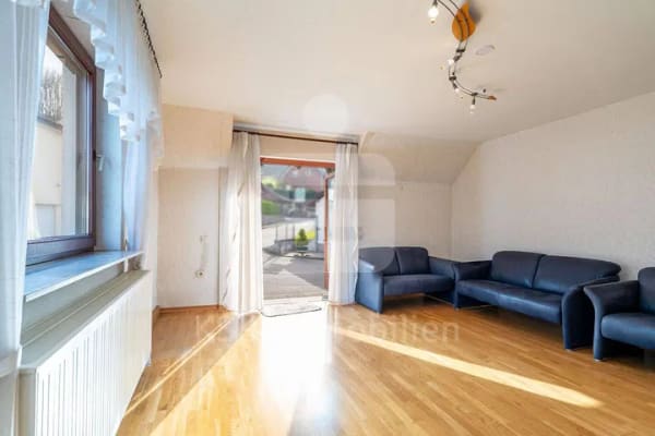 Immobilie in Engelskirchen - Zweifamilienhaus mit einer Wohn-und Nutzfläche von 230 Quadratmetern! - Bild 1