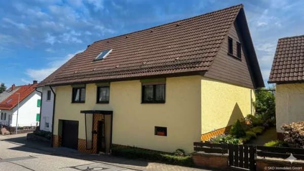 Immobilie in Waldbrunn - Waldbrunn: Raum für individuelles Wohnen mit Garten und großzügiger Nutzfläche! - Bild 0