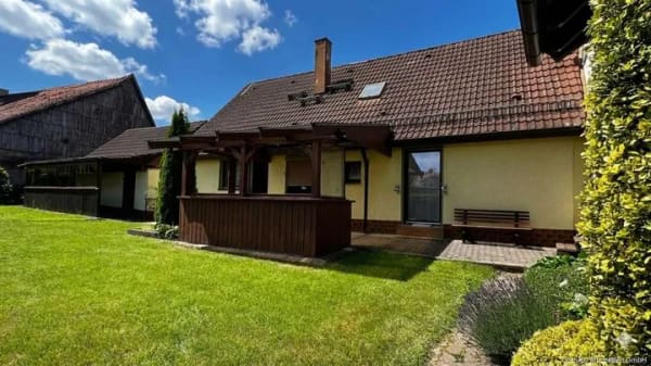 Immobilie in Waldbrunn - Waldbrunn: Raum für individuelles Wohnen mit Garten und großzügiger Nutzfläche! - Bild 1