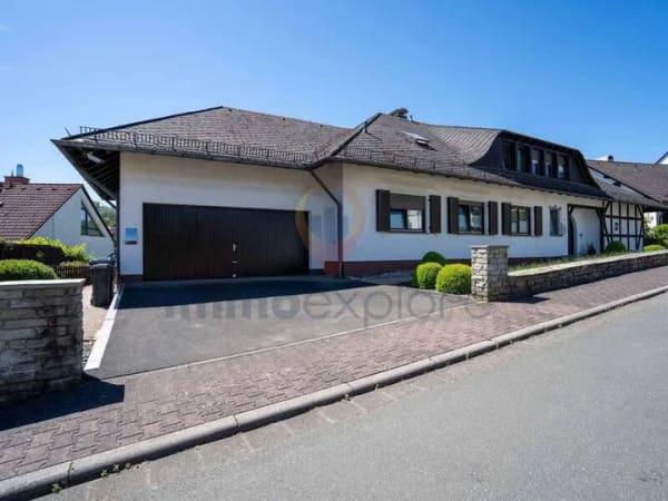 Immobilie in Wehrheim - Vielseitige nutzbare Immobilie in Bestlage: Mehrfamilienhaus/Ein- Zweifamilienhaus - Bild 0
