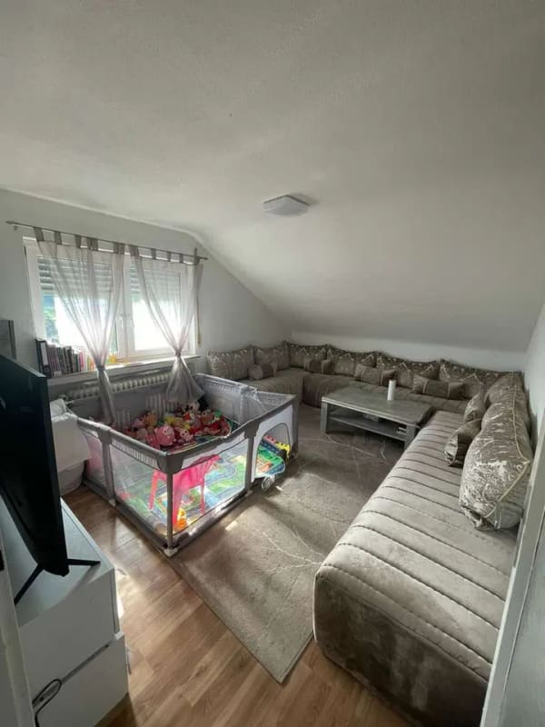 Immobilie in Göppingen - Komplett renovierte 2 Zimmer DG Wohnung in Faurndau! - Bild 2