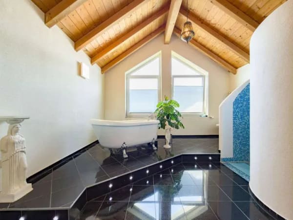 Immobilie in Tettenweis - Großzügiges Familienhaus mit Pool, Wellnessbad und Traumgarten - Bild 3