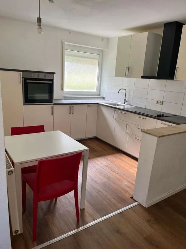 Immobilie in Ebersbach an der Fils - Moderne 1-Zimmer-Eigentumswohnung mit Stellplatz, Einbauküche und Keller in zentraler Lage - Bild 3