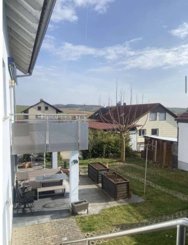 Immobilie in Großrinderfeld - Wunderschönes 2-Familienhaus mit Balkon, Terrasse und Doppelgarage  - Bild 4