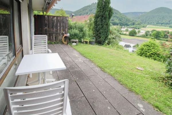 Immobilie in Bad Urach - Top-Anlageobjekt in Bad Urach: Gepflegte 2-Zimmer-Wohnung mit sicherer Perspektive - Bild 1