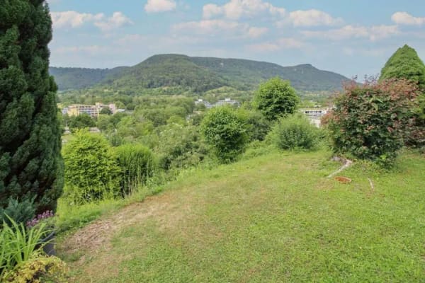 Immobilie in Bad Urach - Top-Anlageobjekt in Bad Urach: Gepflegte 2-Zimmer-Wohnung mit sicherer Perspektive - Bild 2