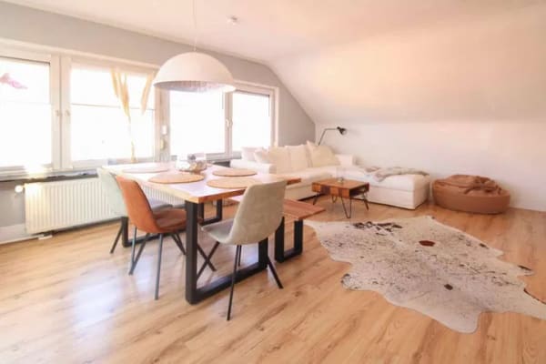 Immobilie in Neuberg - Wohnen mit Charme – großzügige 3,5 Zimmer-Etagenwohnung mit sonnigem Balkon und Garage - Bild 2